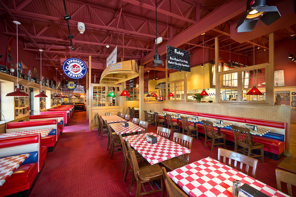 Fuddruckers – Dinning